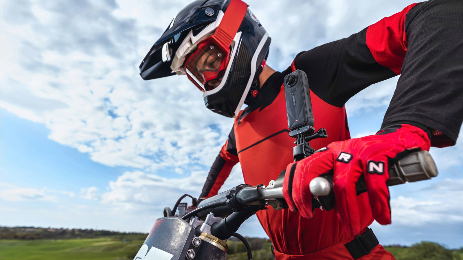 Insta360 X5 can shoot an impossible third-person view